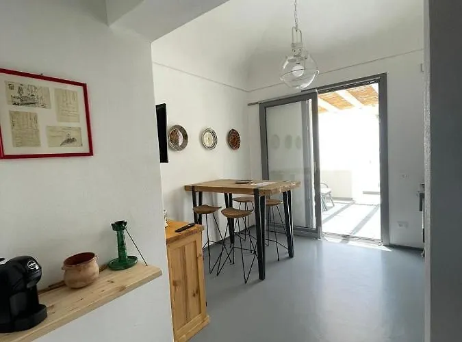 Le Casuzze Ammare فافينانا